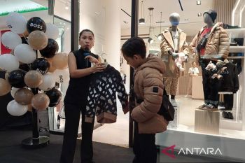 Kreativitas diperlukan untuk padu padan baju anak