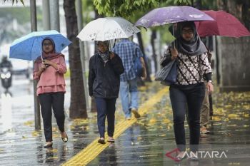 DKI diperkirakan hujan ringan hingga petir pada Rabu sore sampai malam