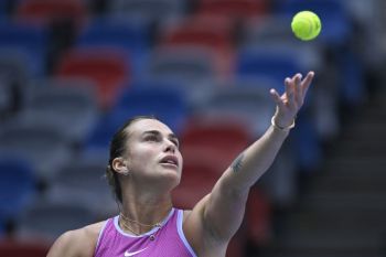 Juara bertahan dua kali Sabalenka kembali ke Wuhan dengan kemenangan